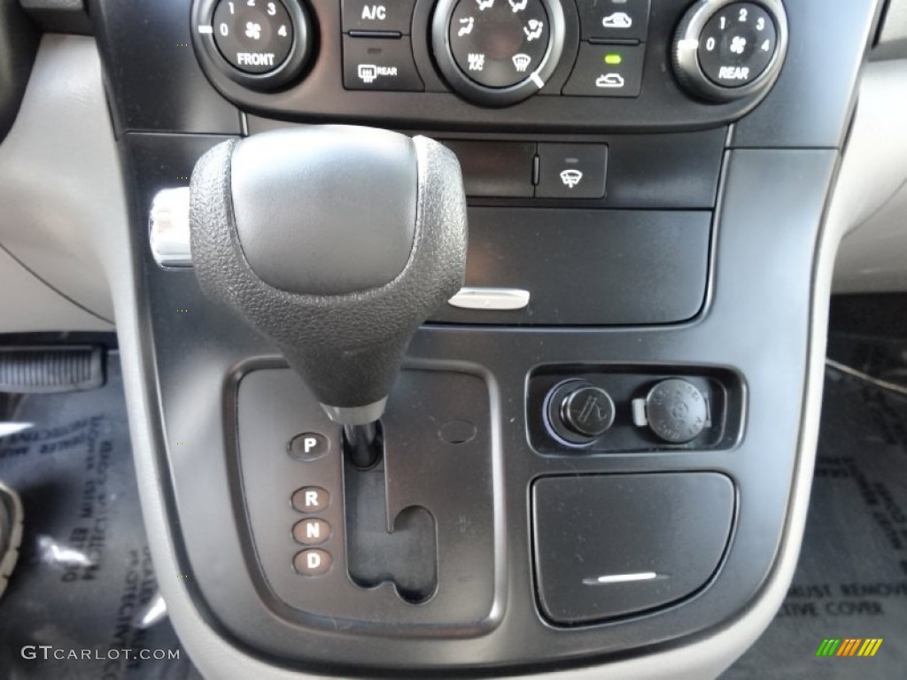 2009 Kia Sedona LX Transmission Photos