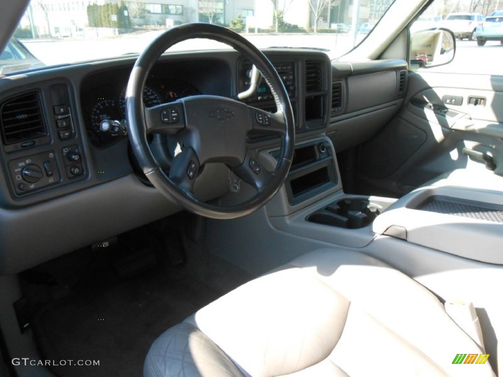 Tan/Neutral Interior 2005 Chevrolet Suburban 1500 LT 4x4 Photo #77640255