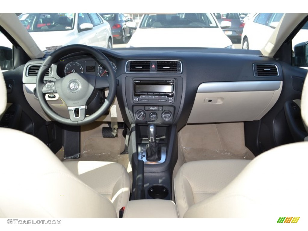 2013 Volkswagen Jetta SE Sedan Cornsilk Beige Dashboard Photo #77640425