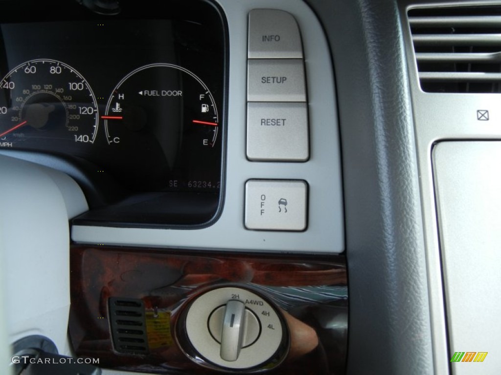 2006 Lincoln Navigator Luxury 4x4 Controls Photo #77641244