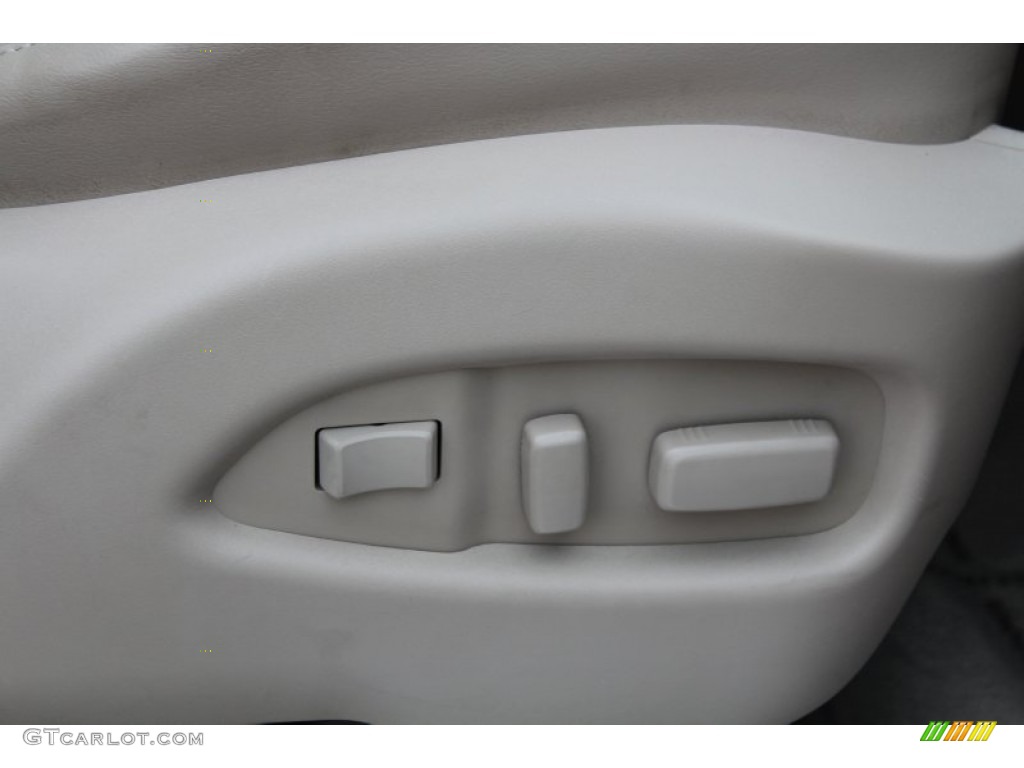 2010 Cadillac SRX V6 Controls Photo #77642385