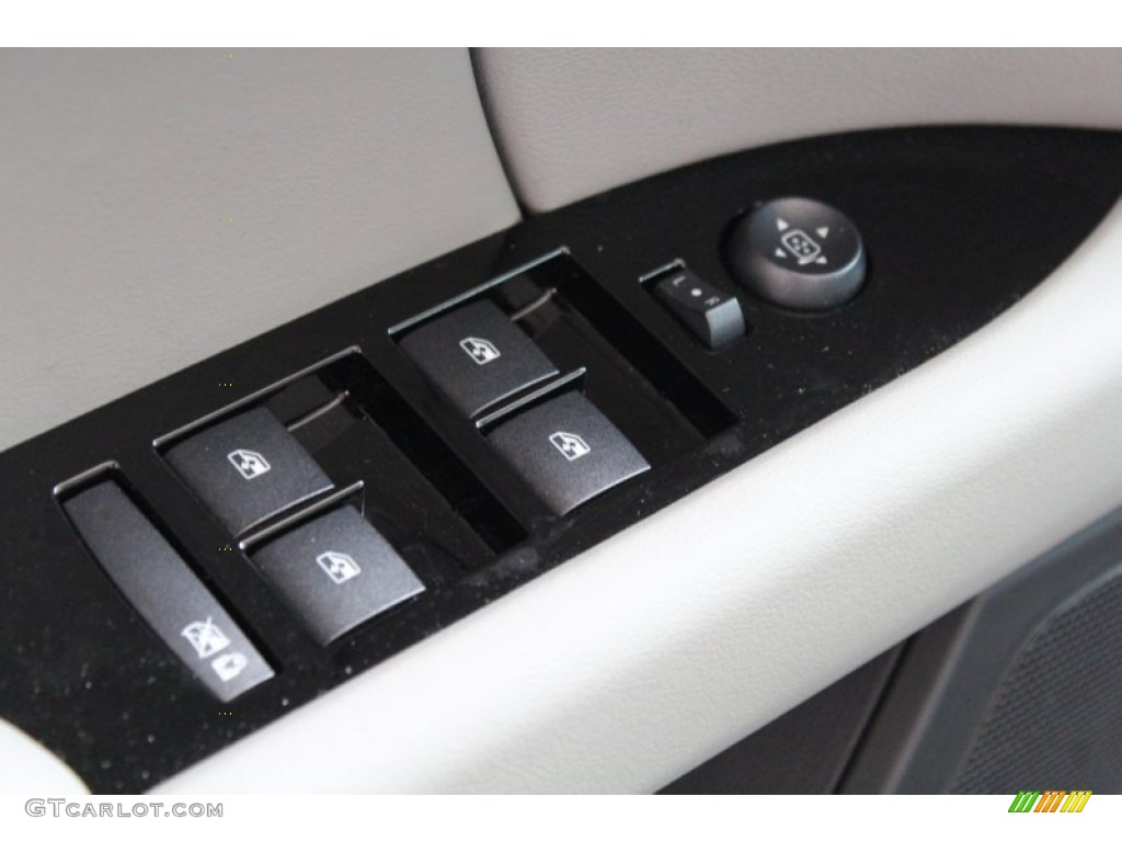 2013 Cadillac XTS Luxury FWD Controls Photo #77643082