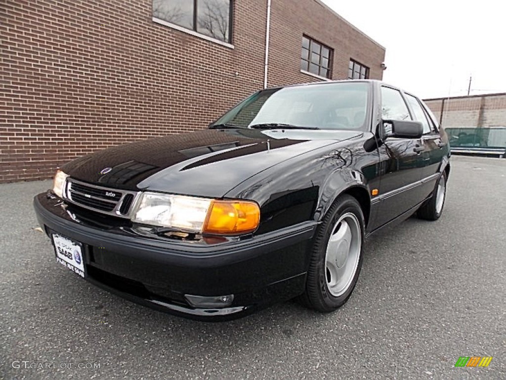 Black Saab 9000