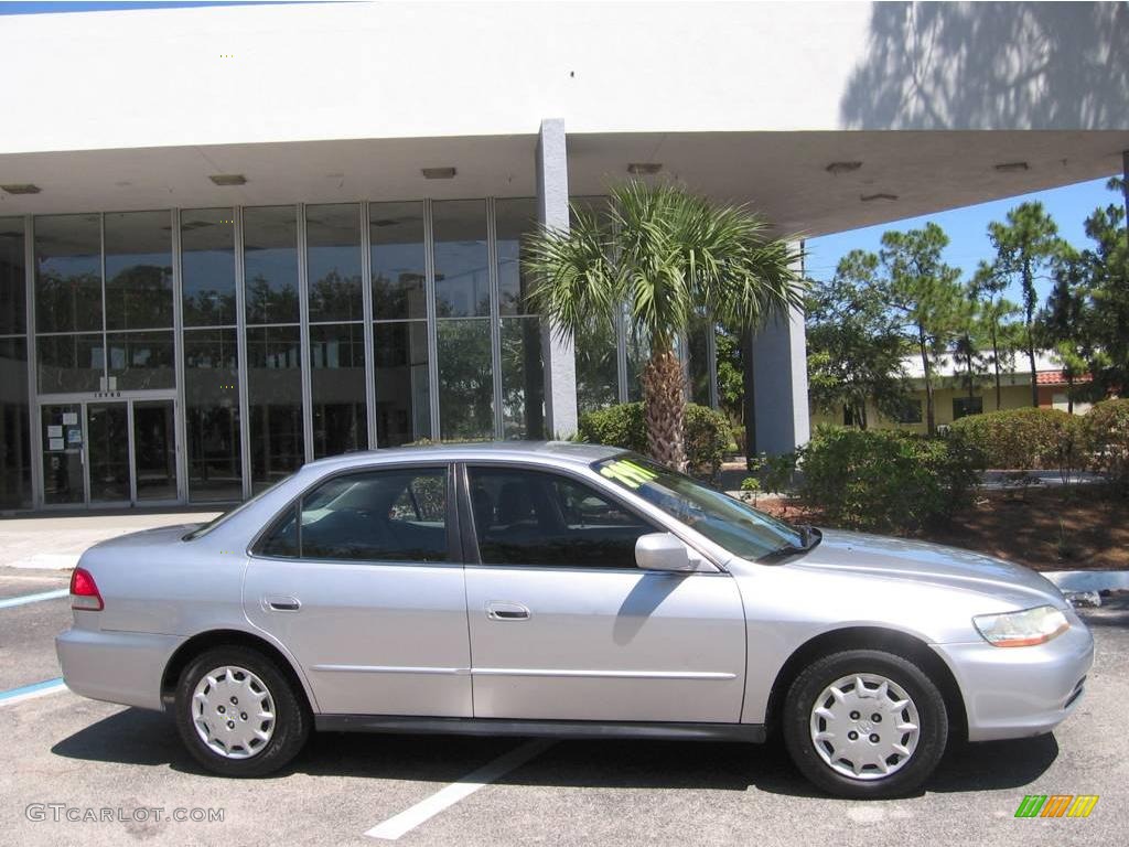 2002 Accord LX Sedan - Satin Silver Metallic / Quartz Gray photo #2