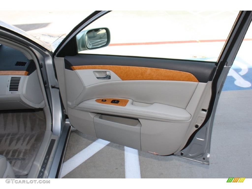 2007 Toyota Avalon XLS Light Gray Door Panel Photo #77645127