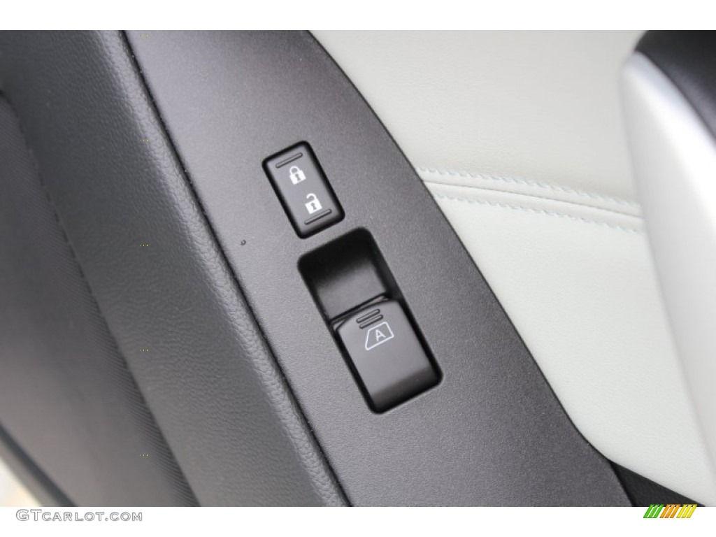 2013 Infiniti G 37 Convertible Controls Photo #77645829