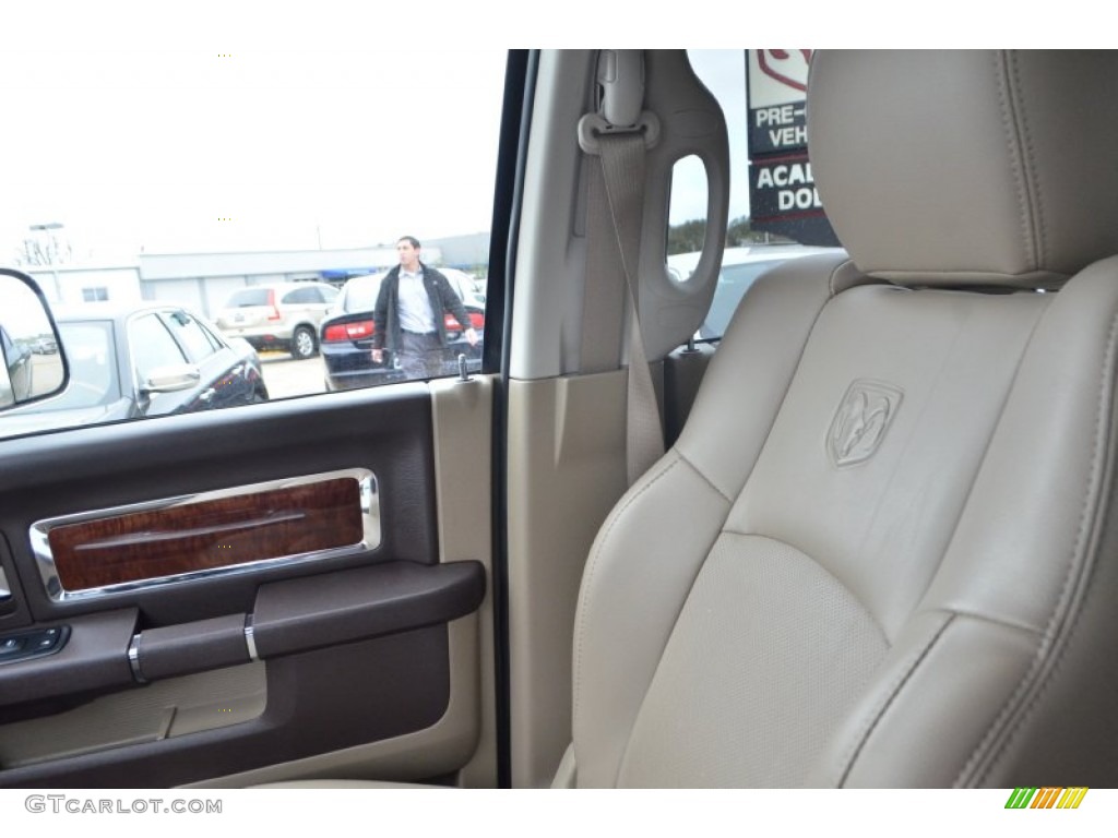 2011 Ram 1500 Laramie Crew Cab - Brilliant Black Crystal Pearl / Light Pebble Beige/Bark Brown photo #31