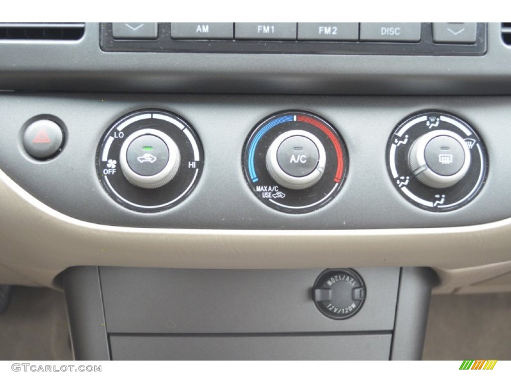 2005 Toyota Camry LE Controls Photos
