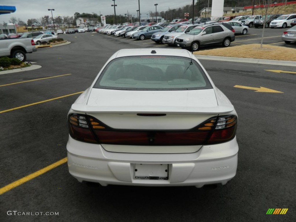 2004 Bonneville SLE - Ivory White / Taupe photo #5