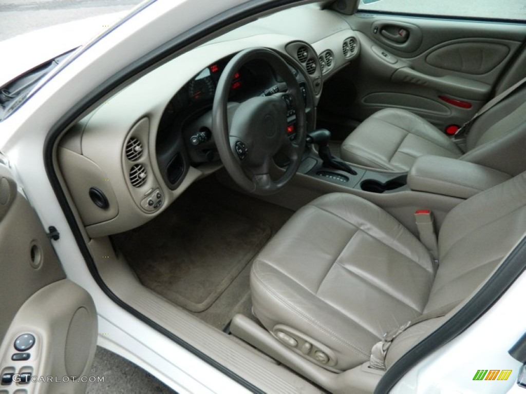 Taupe Interior 2004 Pontiac Bonneville SLE Photo #77650527