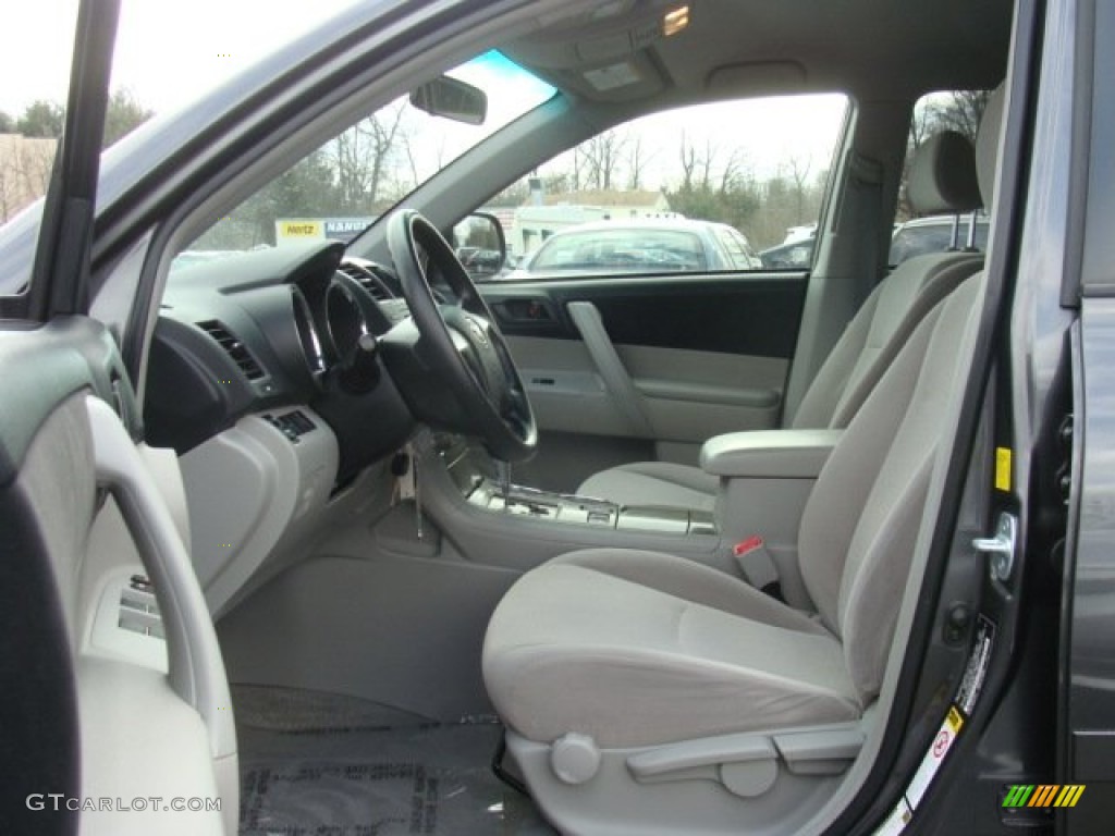 2010 Toyota Highlander V6 4WD Front Seat Photos