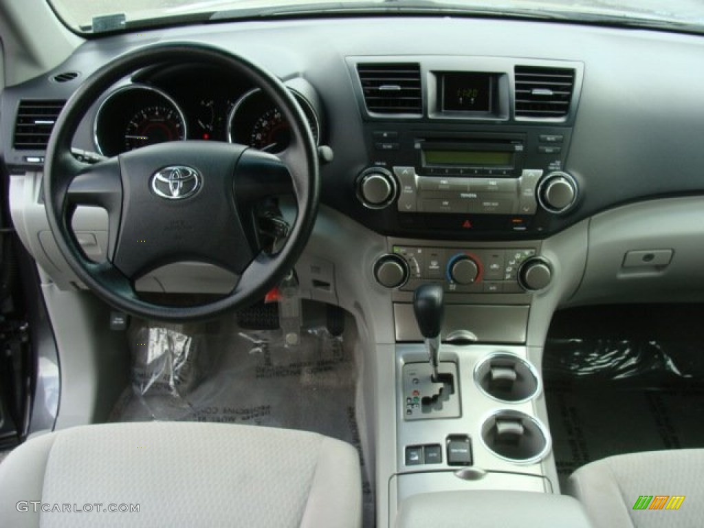 2010 Toyota Highlander V6 4WD Ash Dashboard Photo #77654278