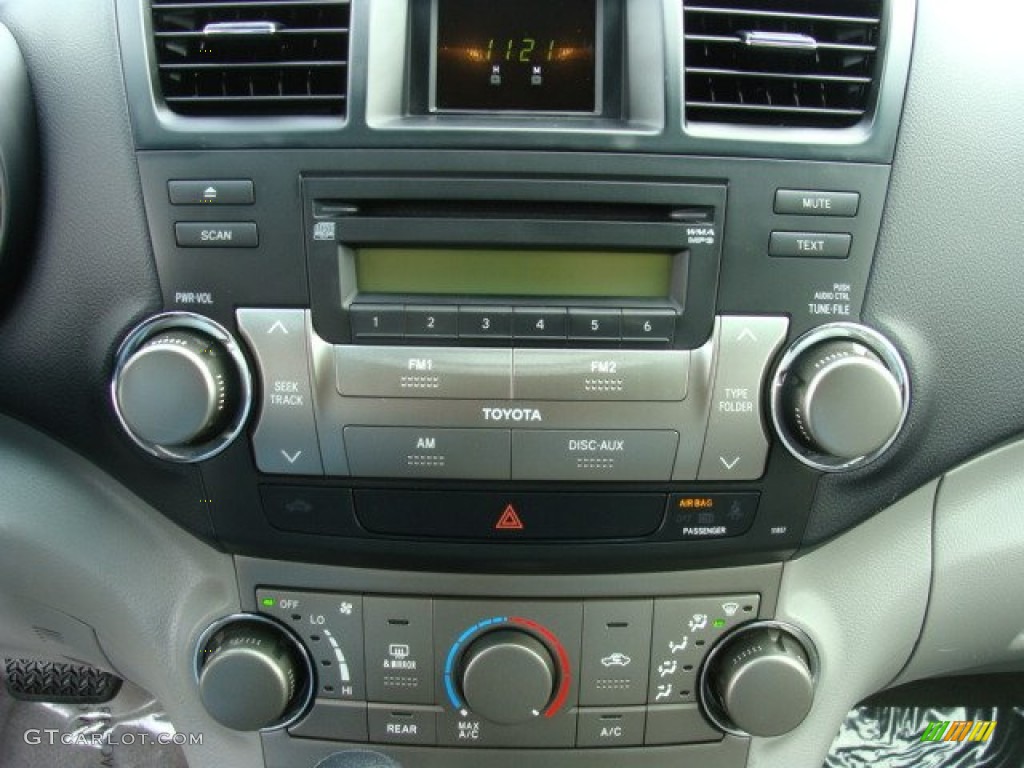 2010 Toyota Highlander V6 4WD Controls Photo #77654382