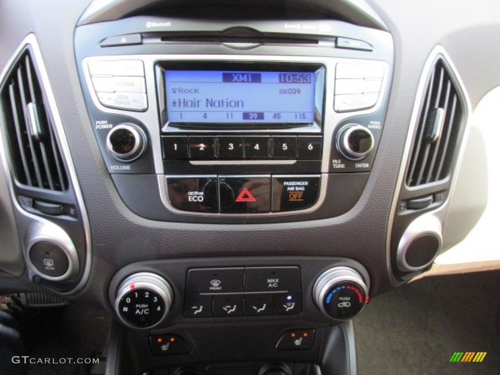 2013 Hyundai Tucson GLS AWD Controls Photos