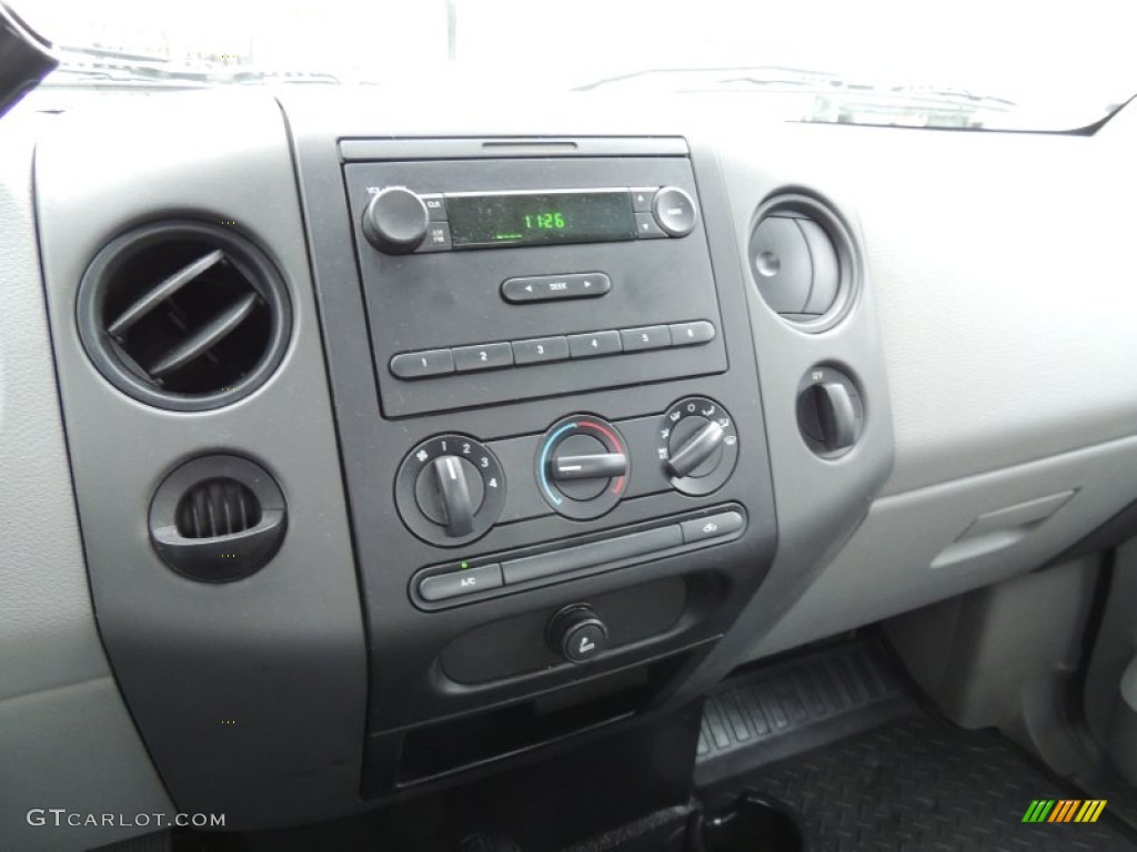 2004 F150 XL Regular Cab 4x4 - Bright Red / Medium/Dark Flint photo #17