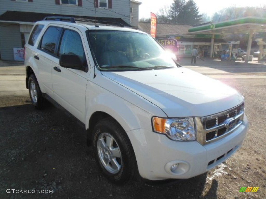 2012 Escape XLT 4WD - Oxford White / Stone photo #3