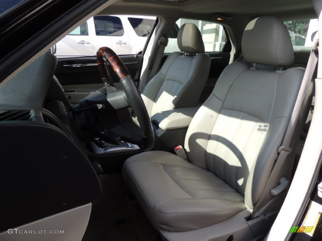Dark Khaki/Light Graystone Interior 2007 Chrysler 300 C HEMI Photo #77659688
