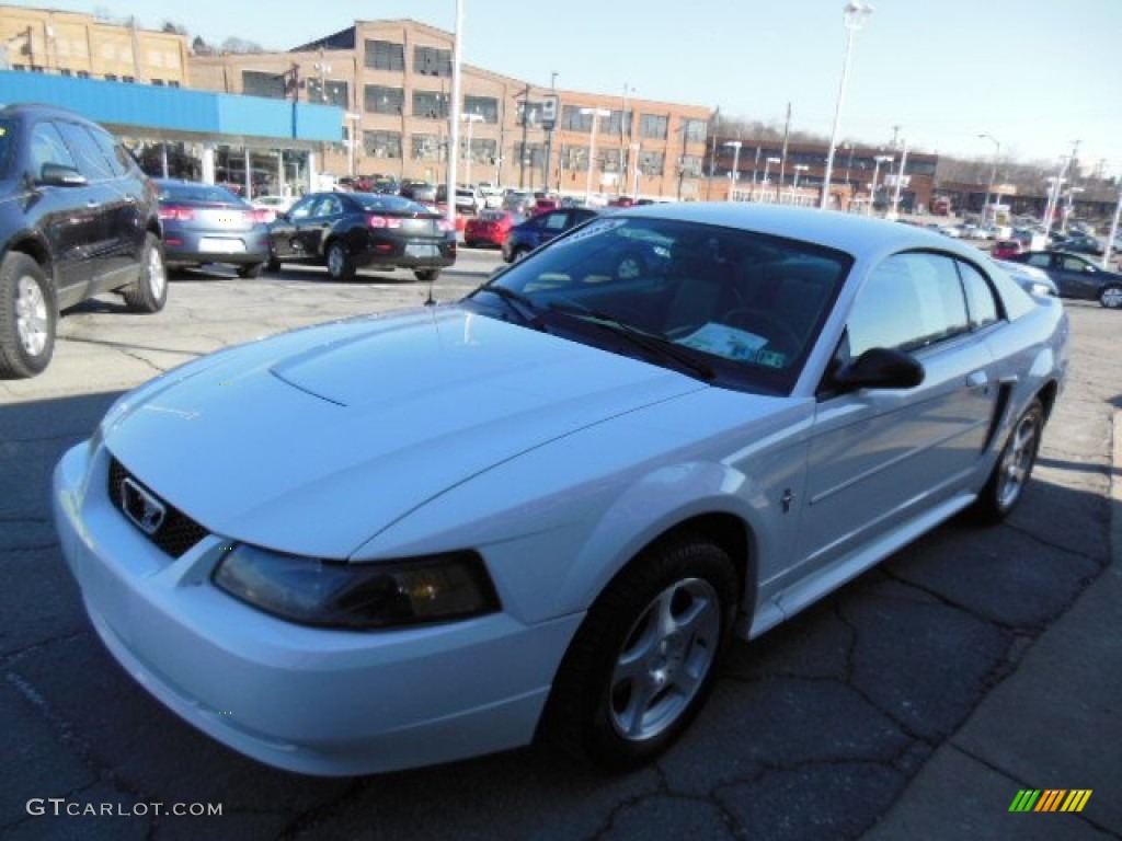 2003 Mustang V6 Coupe - Oxford White / Dark Charcoal photo #4