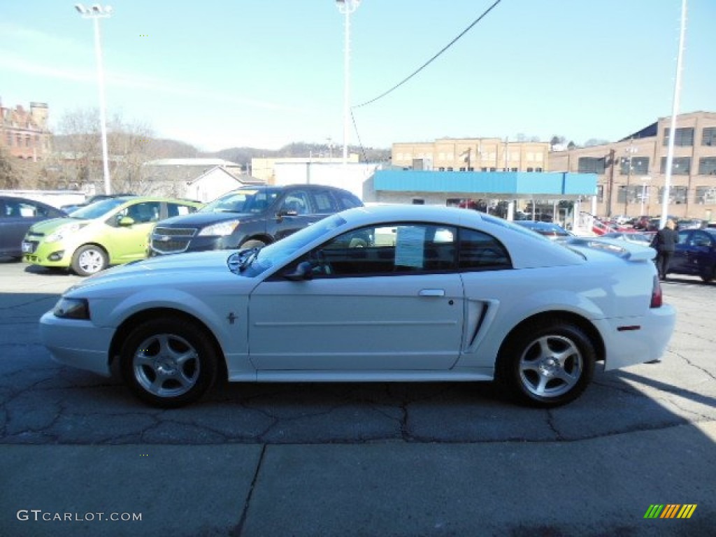 2003 Mustang V6 Coupe - Oxford White / Dark Charcoal photo #5