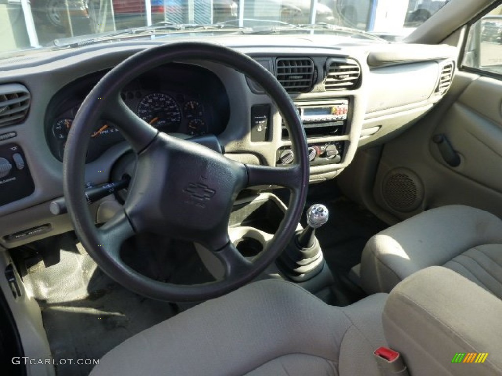 Medium Gray Interior 2003 Chevrolet S10 LS Extended Cab Photo #77661668