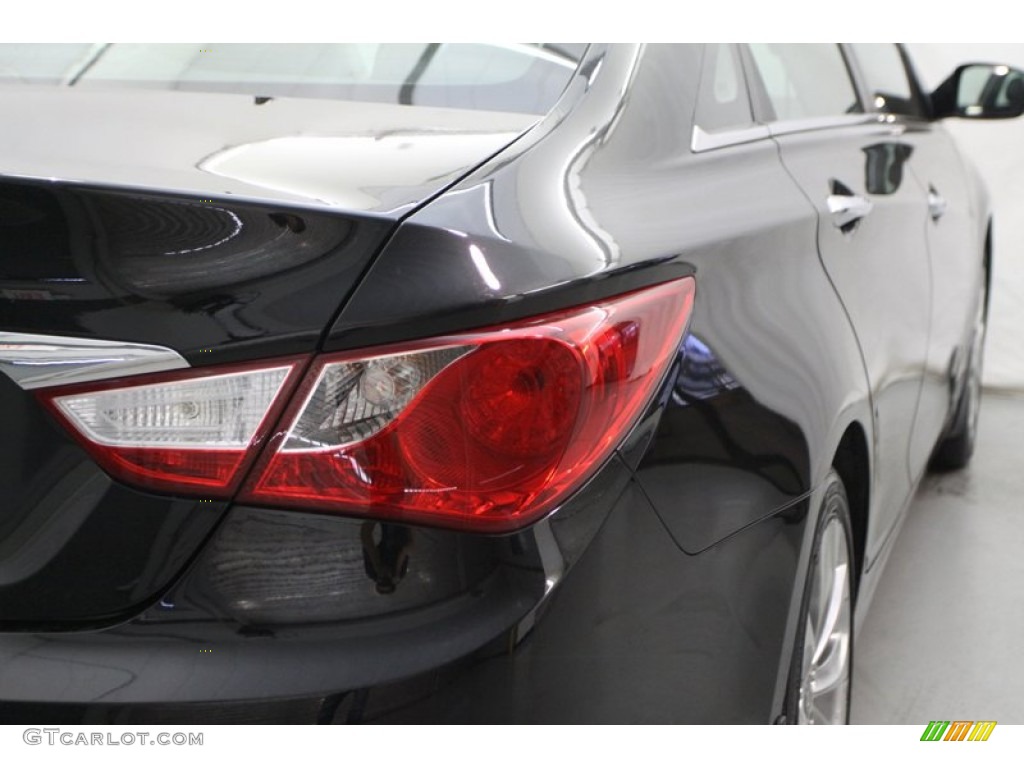 2011 Sonata SE - Midnight Black / Black photo #4