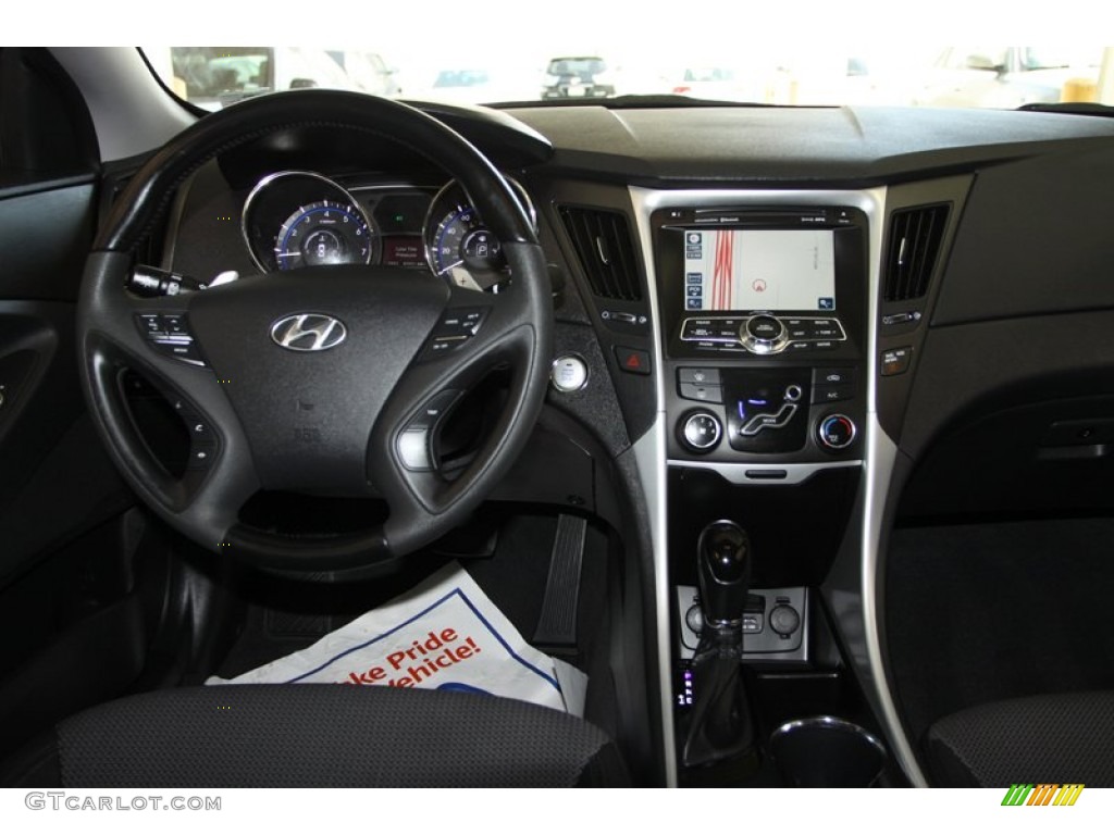 2011 Sonata SE - Midnight Black / Black photo #17