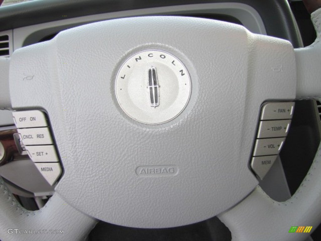 2004 Lincoln Aviator Luxury Controls Photo #77663253