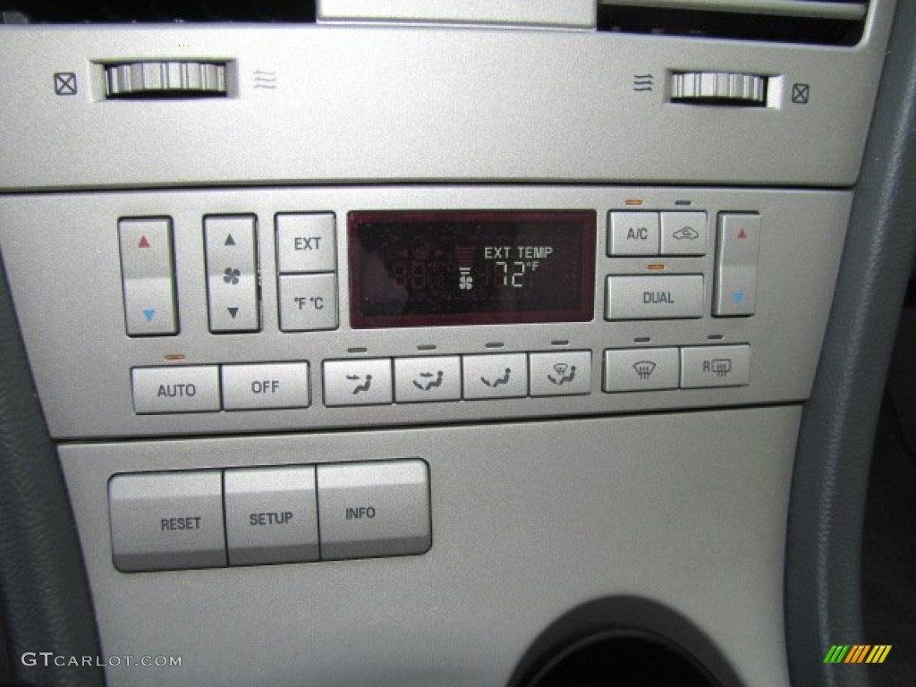 2004 Lincoln Aviator Luxury Controls Photo #77663344