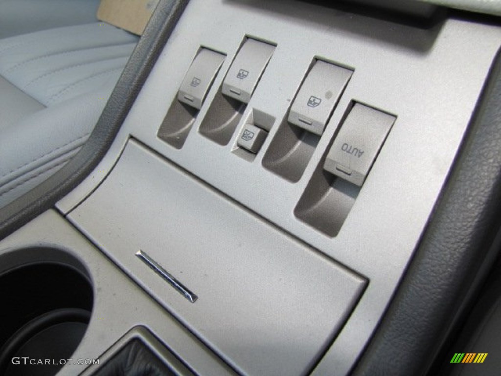 2004 Lincoln Aviator Luxury Controls Photo #77663364