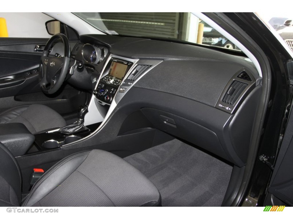 2011 Sonata SE - Midnight Black / Black photo #44