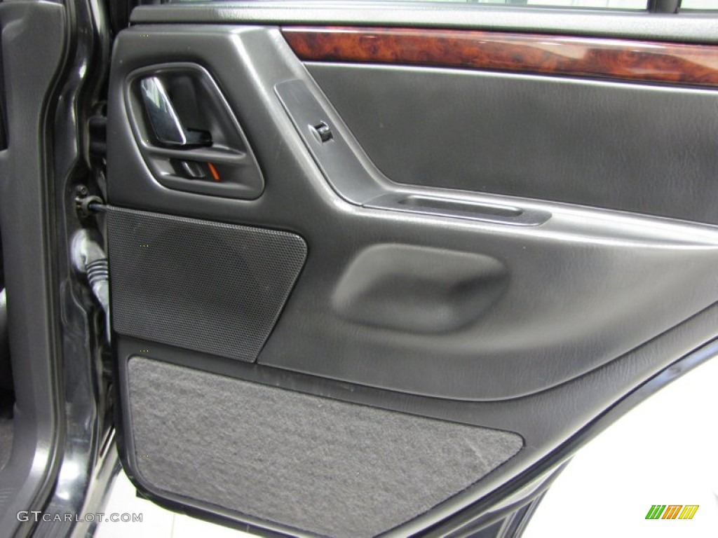 2004 Grand Cherokee Limited 4x4 - Brillant Black Crystal Pearl / Dark Slate Gray photo #15
