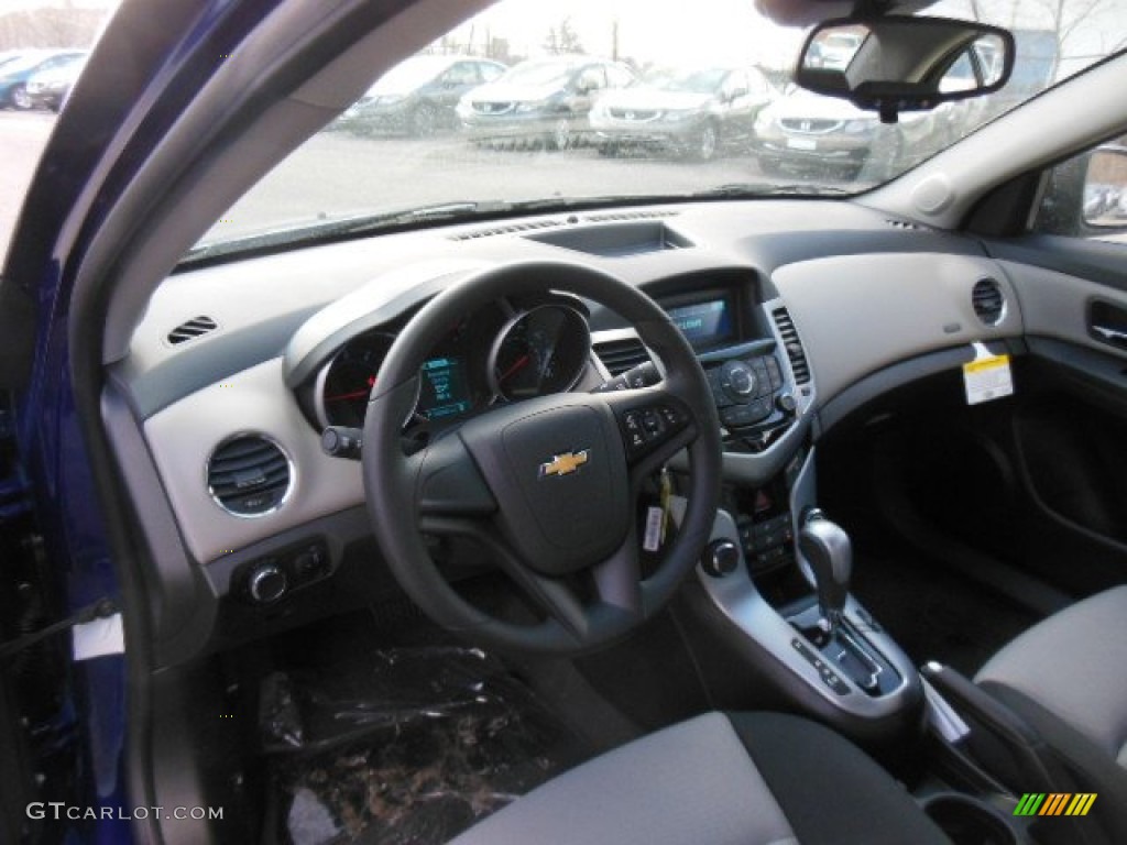 2013 Cruze LS - Blue Topaz Metallic / Jet Black/Medium Titanium photo #10