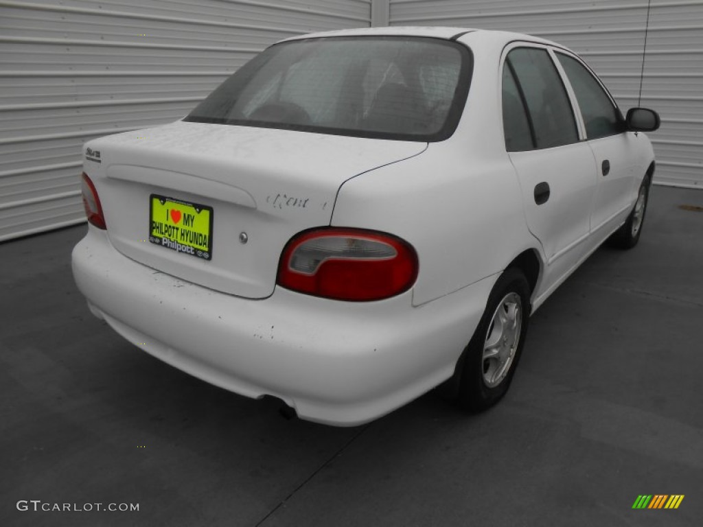 1999 Accent GL Sedan - Noble White / Gray photo #4