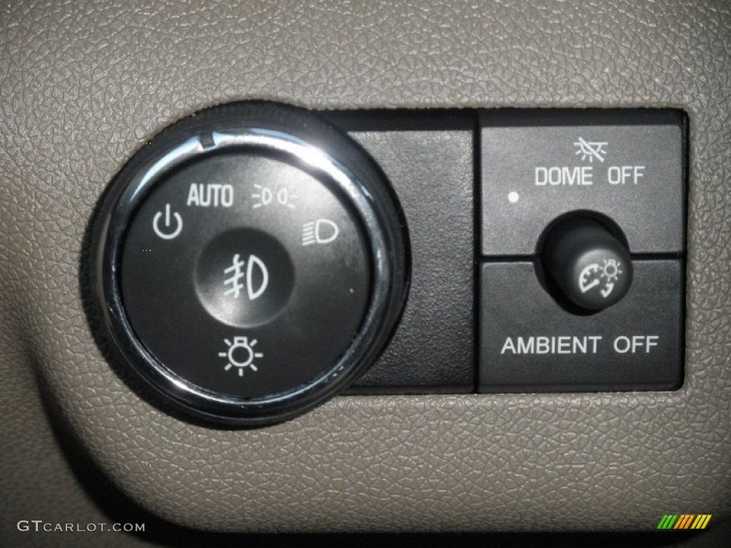 2013 GMC Acadia Denali AWD Controls Photo #77669416