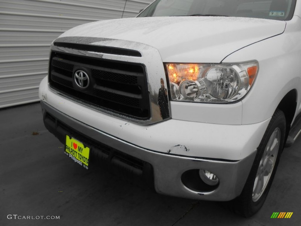 2010 Tundra SR5 CrewMax - Super White / Black photo #12