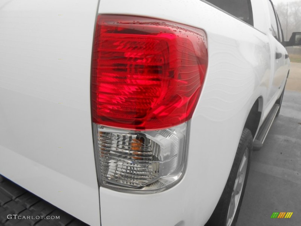 2010 Tundra SR5 CrewMax - Super White / Black photo #20