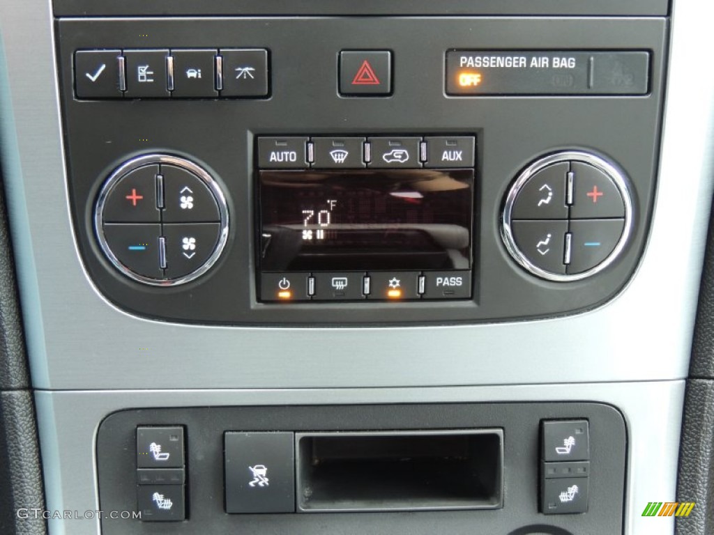 2007 GMC Acadia SLT Controls Photos