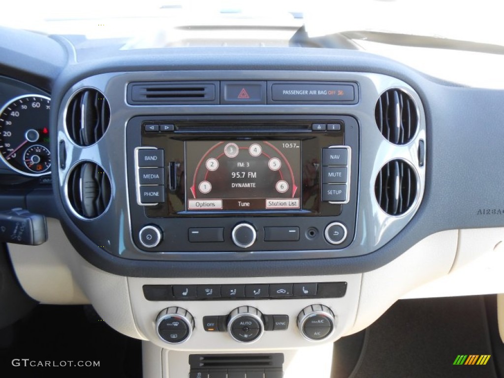 2013 Volkswagen Tiguan SEL Controls Photo #77671727