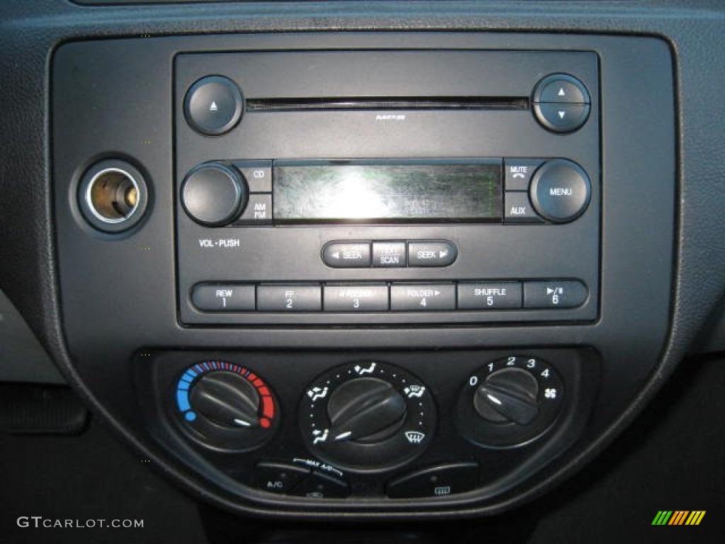 2007 Ford Focus ZX4 SE Sedan Audio System Photo #77678946