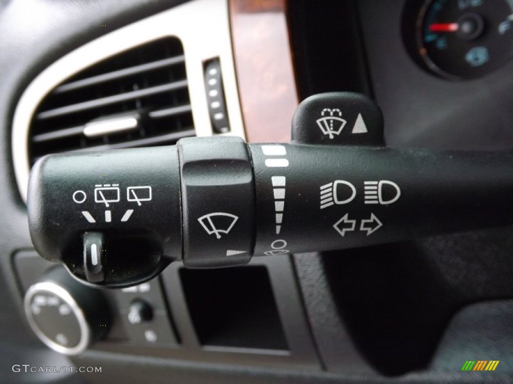 2010 Chevrolet Tahoe LT Controls Photos