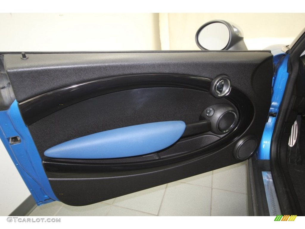 2009 Mini Cooper S Hardtop Black/Pacific Blue Door Panel Photo #77679156