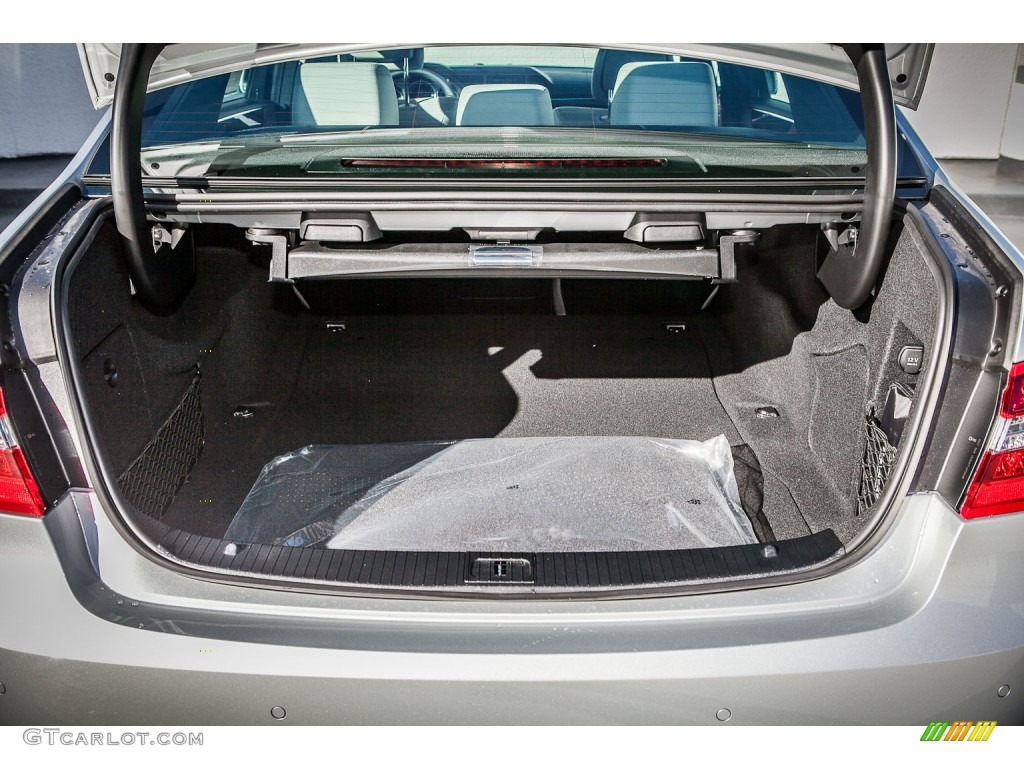 2013 Mercedes-Benz E 350 Sedan Trunk Photo #77679165