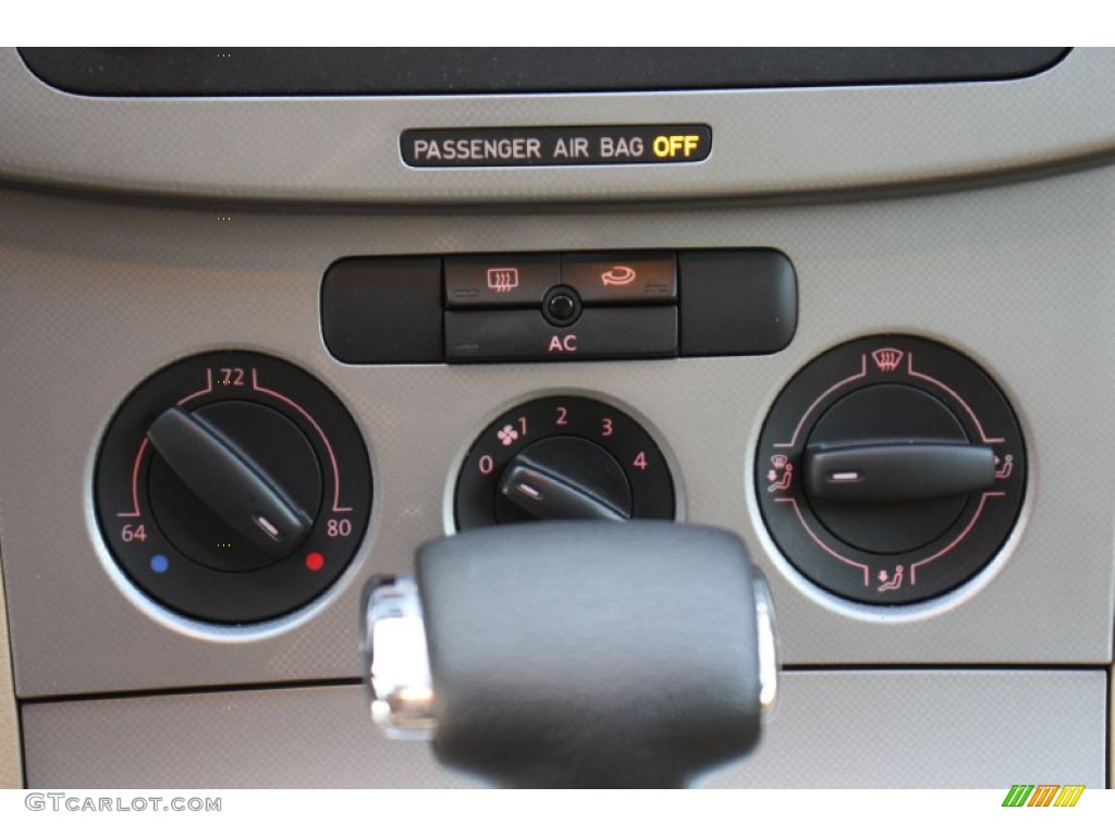 2006 Volkswagen Passat 2.0T Sedan Controls Photo #77681145