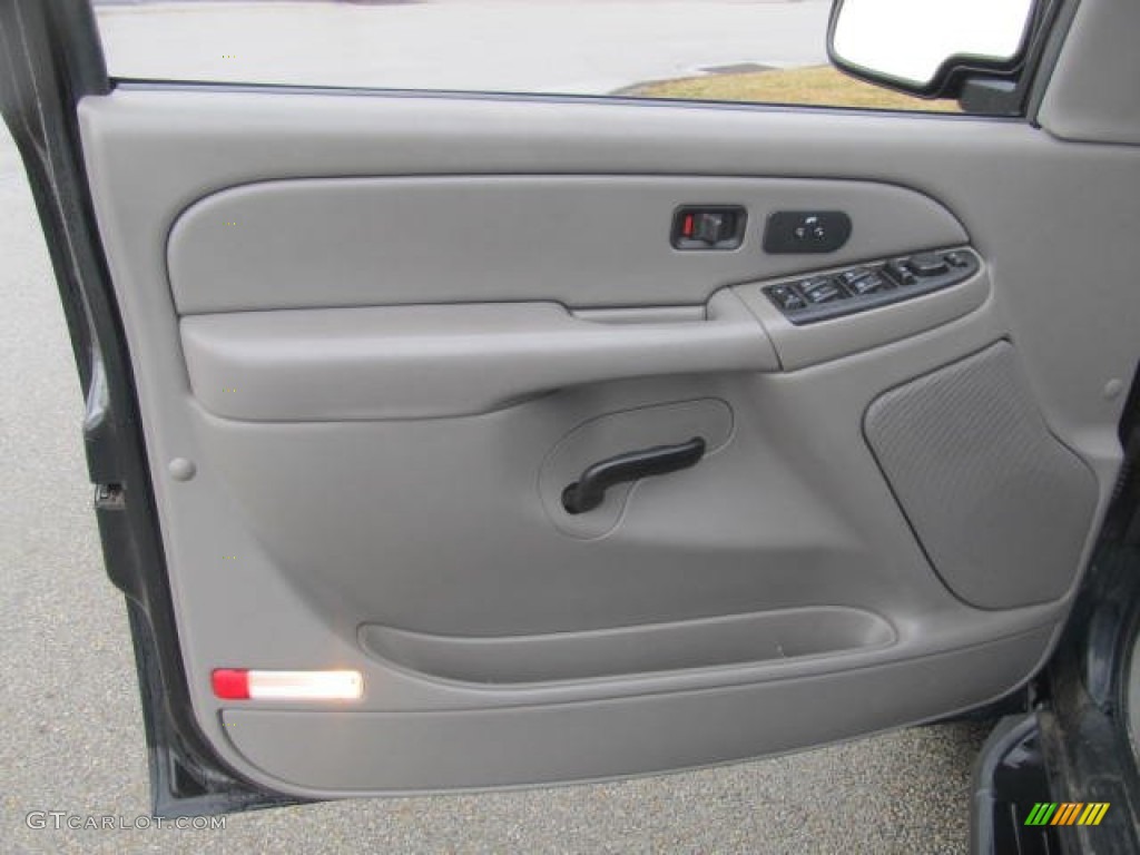 2006 Chevrolet Avalanche LS 4x4 Gray/Dark Charcoal Door Panel Photo #77682456