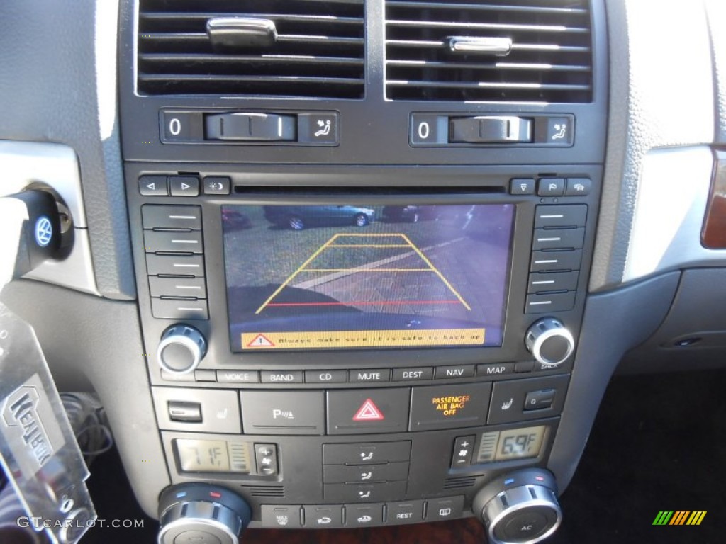 2008 Volkswagen Touareg 2 V8 Controls Photo #77682458