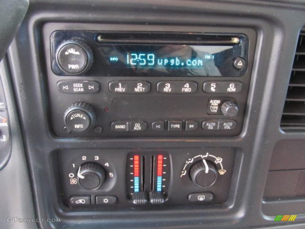 2006 Chevrolet Avalanche LS 4x4 Controls Photo #77682542