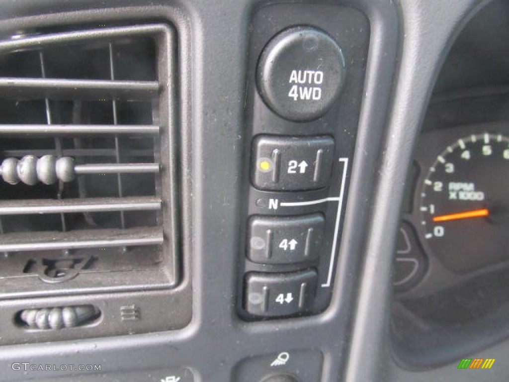 2006 Chevrolet Avalanche LS 4x4 Controls Photos