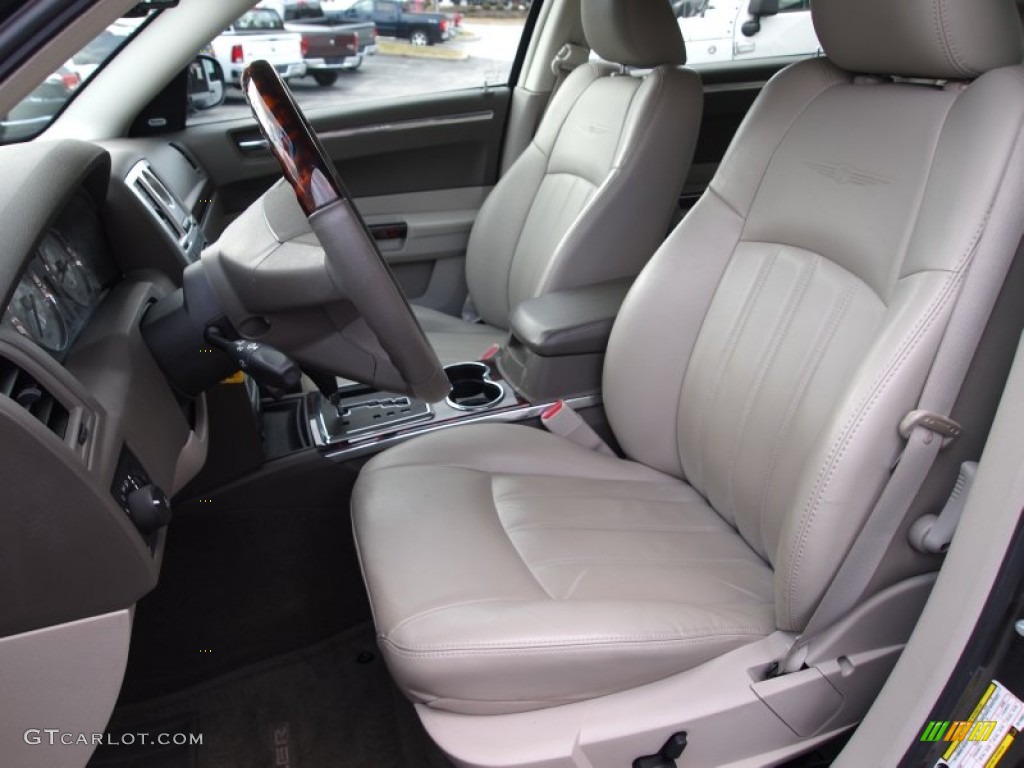 2008 Chrysler 300 C HEMI Front Seat Photos