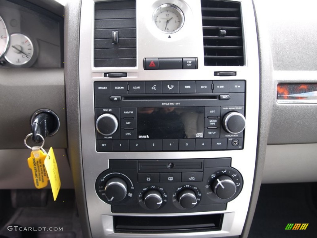 2008 Chrysler 300 C HEMI Controls Photo #77684392