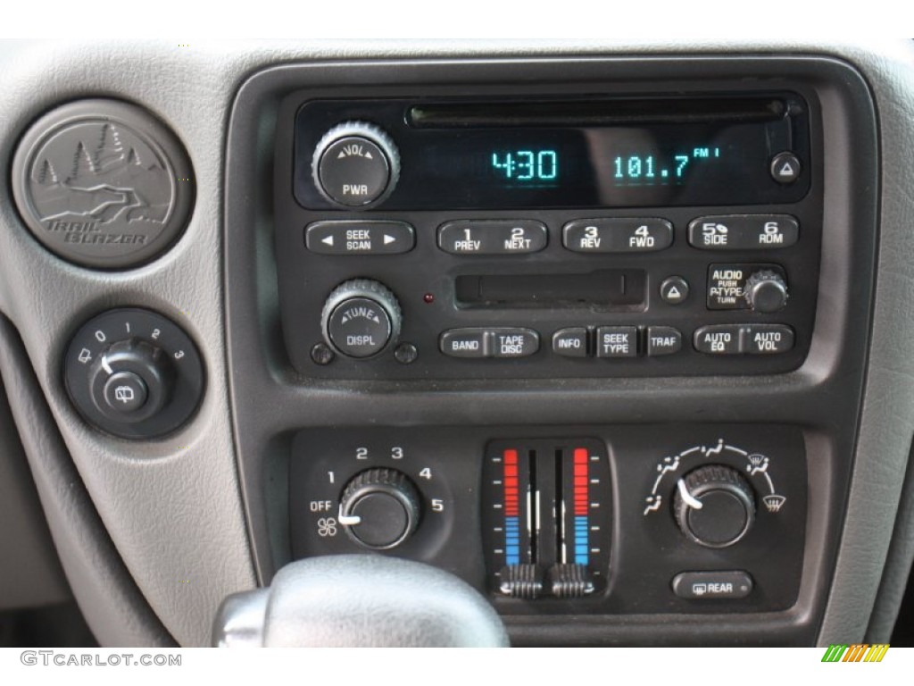 2004 Chevrolet TrailBlazer EXT LT Controls Photos